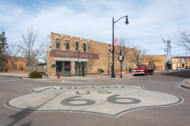 standin' on the corner park en winslow, az - winslow arizona fotografías e imágenes de stock