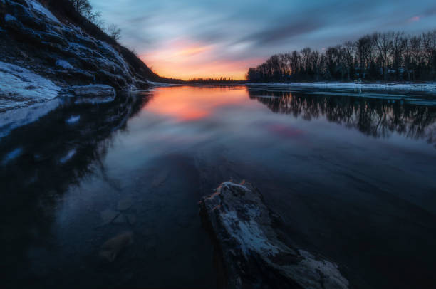 istock Sunrise over the water 1151475917