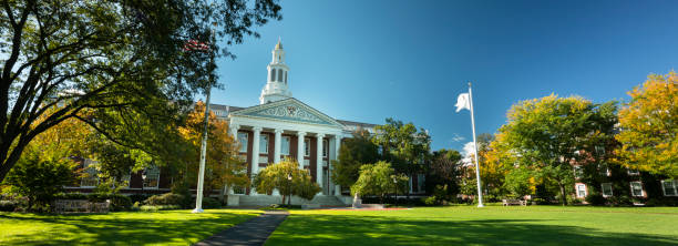 escola de negócio de harvard panorâmico em boston massachusetts eua - harvard university - fotografias e filmes do acervo