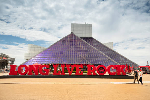Exterior of the Rock and Roll Hall of Fame in Cleveland Ohio USA Cleveland, Ohio, USA - June 19, 2018:  The Rock and Roll Hall of Fame on the shore of Lake Erie in downtown Cleveland, Ohio, recognizes and archives the history of the influence on and development of rock and roll. roots music stock pictures, royalty-free photos & images