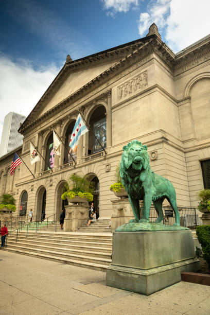 Entrance to the Art Institute of Chicago Museum, Illinois Chicago, Illinois, USA - September 25, 2018:  Bronze statue of a lion in front of the Art Institute of Chicago in Illinois USA.  The gallery was founded in 1879 and located in Chicago's Grant Park, is one of the oldest and largest art museums in the United States. grant park stock pictures, royalty-free photos & images