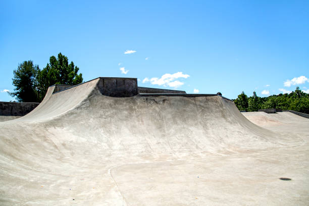 스케이트 보드 풀 - skateboard park 이미지 뉴스 사진 이미지