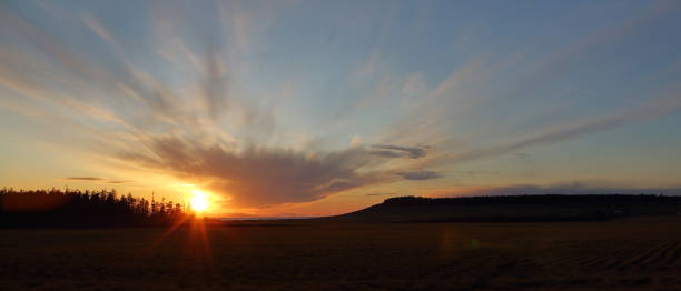 field sunset - edited - water tranquil scene puget sound cloudscape imagens e fotografias de stock