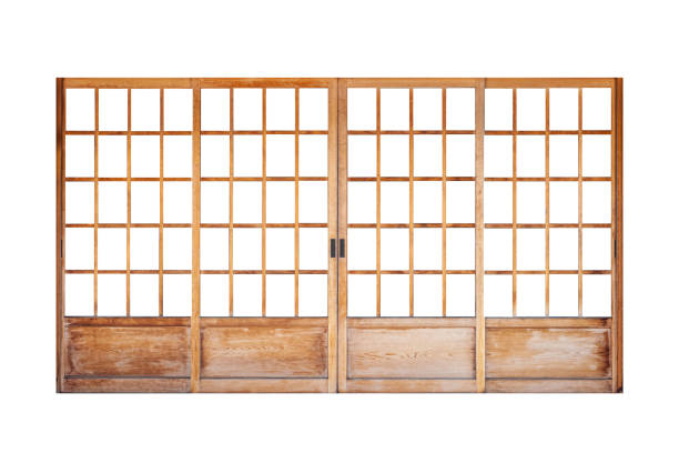 shoji, porta tradizionale giapponese, finestra o divisore di stanza costituito da isolato su sfondo bianco - ancient old traditional culture inside of foto e immagini stock