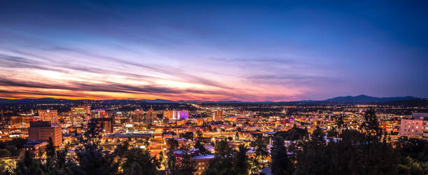 vista panorámica spokane washington downtown city skyline - spokane fotografías e imágenes de stock