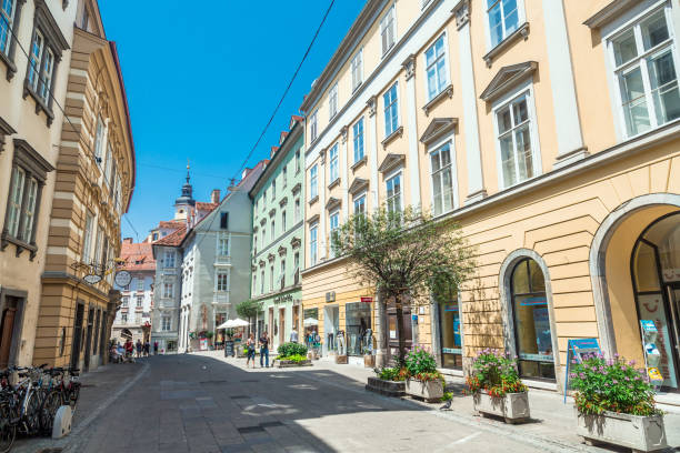 уличная сцена, грац - graz clock tower clock austria стоковые фото и изображения