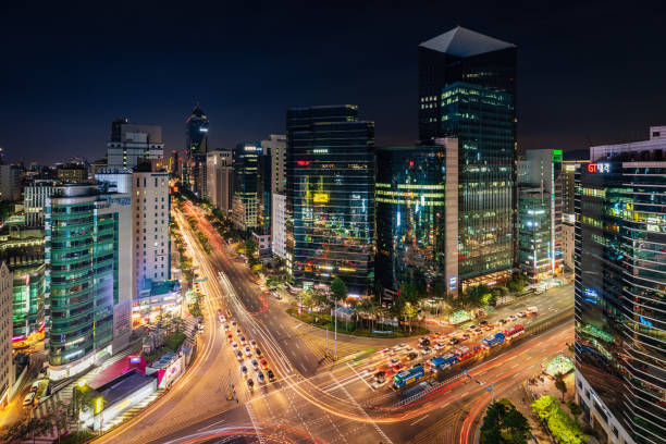 gangnam city at night, seul, korea południowa - crosswalk crowd activity long exposure zdjęcia i obrazy z banku zdjęć