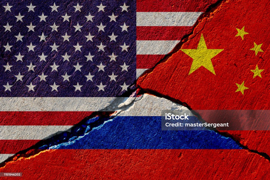 concrete wall with painted united states, china and russia flags - Royalty-free China Foto de stock