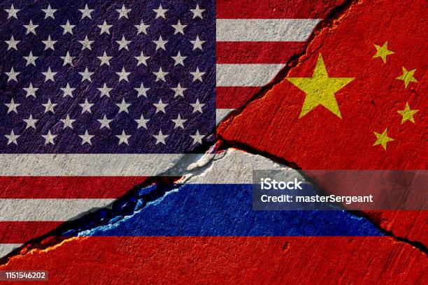 Concrete Wall With Painted United States China And Russia Flags - Fotografias de stock e mais imagens de China