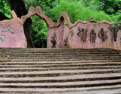Osogbo, Nigeria: arch at the entrance to the Osogbo temple compound courtyard - Osun-Osogbo Sacred Grove, abode of the goddess of fertility Osun - UNESCO World Heritage Site