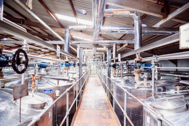 usine laitière en afrique - milk industry milk bottle factory photos et images de collection