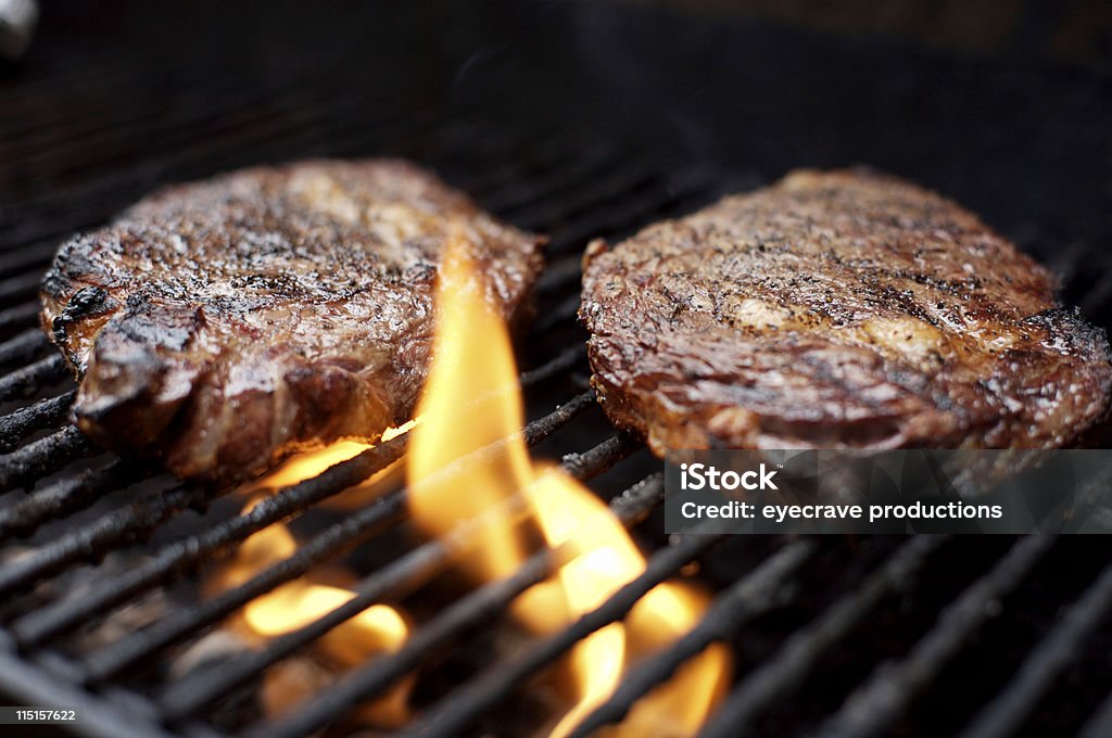 bbq-Eye-steak vom Grill - Lizenzfrei Drahtnetz Stock-Foto