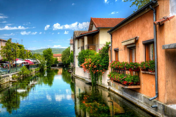 La Sorgue running through the City of L'Isle-sur-la-Sorgue, Provence, France La Sorgue running through the city of L'Isle-sur-la-Sorgue, Provence, France avignon france stock pictures, royalty-free photos & images