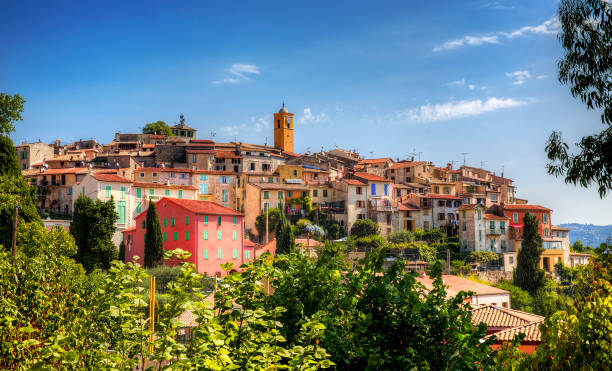 フランス、プロヴァンス、gattieres の古代の村の眺め - european culture provence alpes cote dazur france western europe ストックフォトと画像
