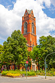 katholische-kirche-st-matthias-in-berlin.jpg?b=1&s=170x170&k=20&c=oCsdBU_j47pbYXwbw8NiPvuxLE8BwiZzDFcJGh8pWzI=