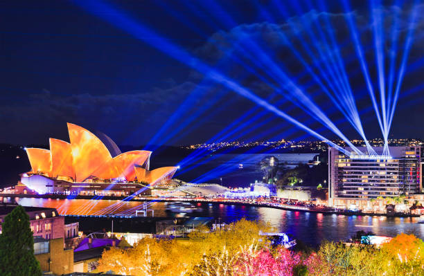sy vivid 2018 side lookout rays mesh - sydney australia the rocks city australia imagens e fotografias de stock
