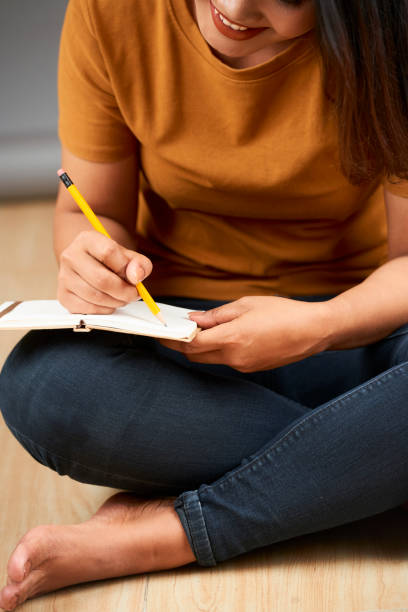 istock Woman drawing sketch 1151723058