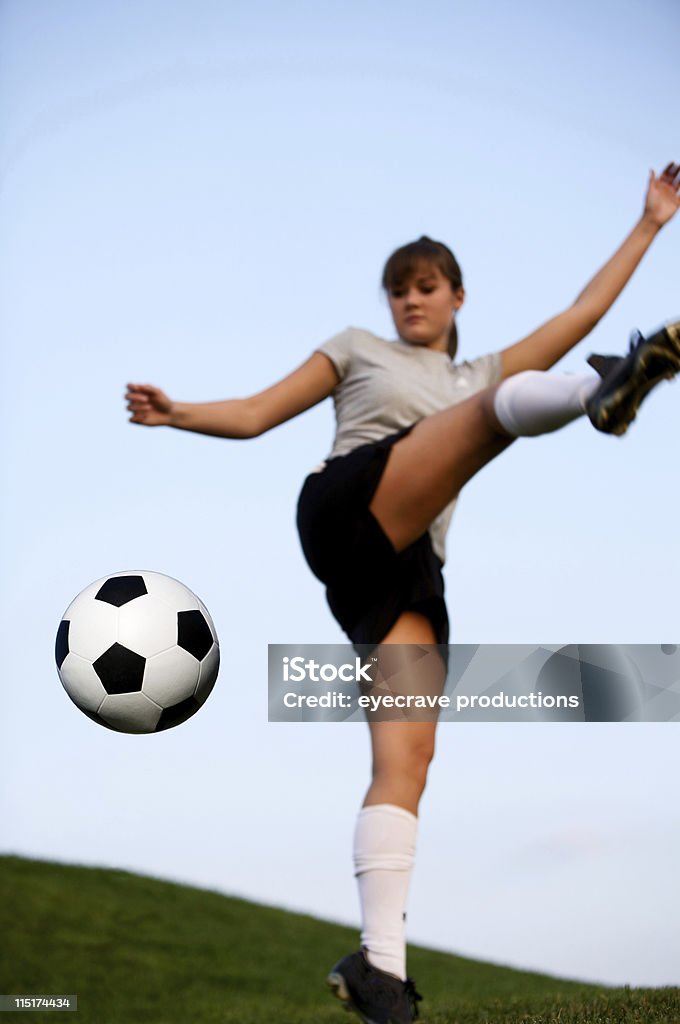 Adolescente activa hembra de retratos de fútbol - Foto de stock de Chica adolescente libre de derechos