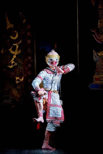 cultura del arte tailandia bailando en el enmascarado khon en la literatura ramayana, tailandés mono clásico enmascarado, khon, tailandia - hanuman fotografías e imágenes de stock