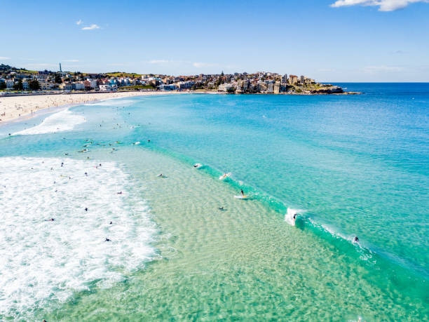 bondi beach a sydney, australia - surfing new south wales beach australia foto e immagini stock