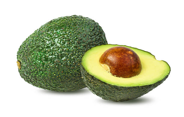 frutas frescas de aguacate aisladas sobre fondo blanco - avocado cross section vegetable seed fotografías e imágenes de stock