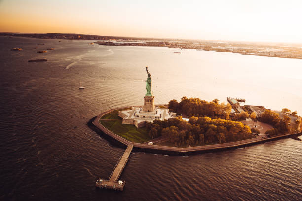 istock flying over the statue of liberty 1151794519