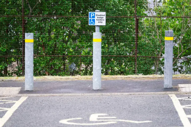 Accessible parking space for disabled driver sign uk