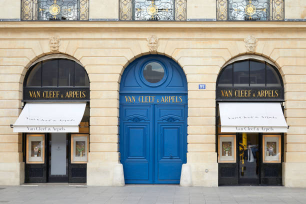 van cleef and arpels luxury store in place vendome in paris, france - lifestyles designer store luxury imagens e fotografias de stock