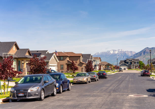 Suburban street in Utah Spanish Fork, USA - Cars parked outside modern detached houses in a suburb of Spanish Fork, located to the south of Salt Lake City. spanish fork utah stock pictures, royalty-free photos & images
