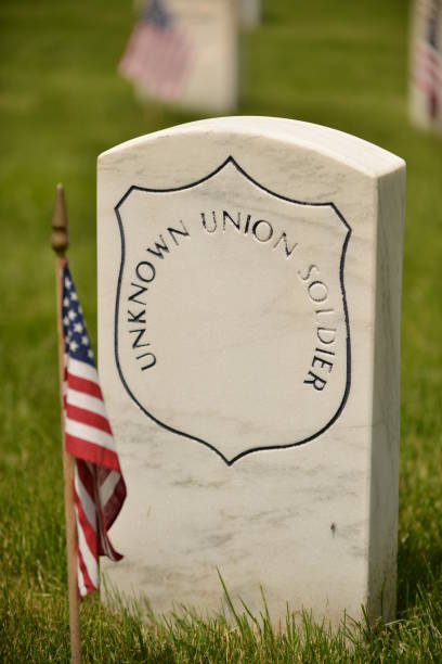 istock Tombstone at Unknown Soldier 1151840002