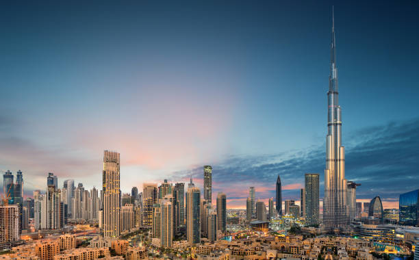ドバイの未来的なスカイラインの素晴らしいパノラマビュー, ドバイ, アラブ首長国連邦 - cityscape futuristic dubai skyscraper ストックフォトと画像