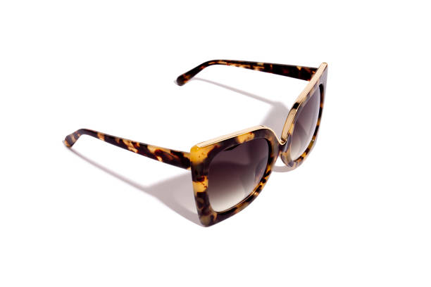 istock Trendy retro leopard print gradient sunglasses in plastic frame 1151871154