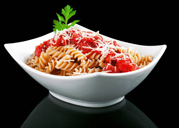 pasta dish with tomato sauce in white bowl on black background - spaghetti cooked heap studio shot imagens e fotografias de stock