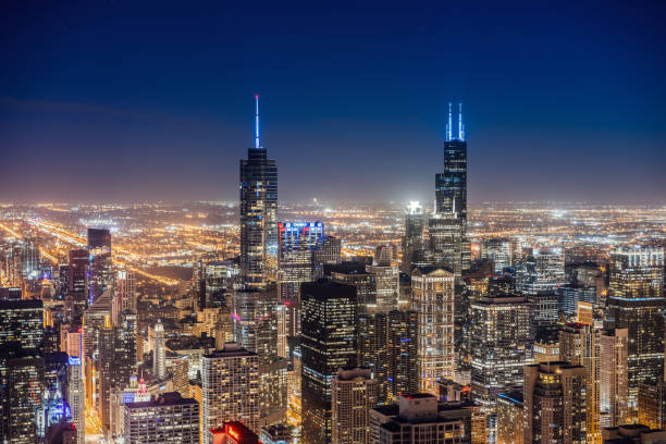 夜のシカゴのスカイライン - chicago at night ストックフォトと画像