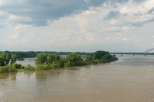 high water level on the mississippi river in memphis, tennessee, in springtime - mississippi river imagens e fotografias de stock