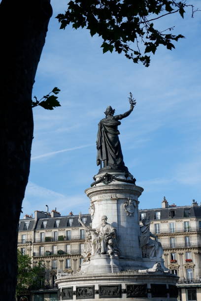 istock Parisienne building and architectural details 1151932553
