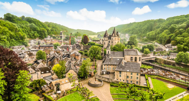 paysage panoramique de durbuy, belgique. la plus petite ville du monde. - large and small photos et images de collection