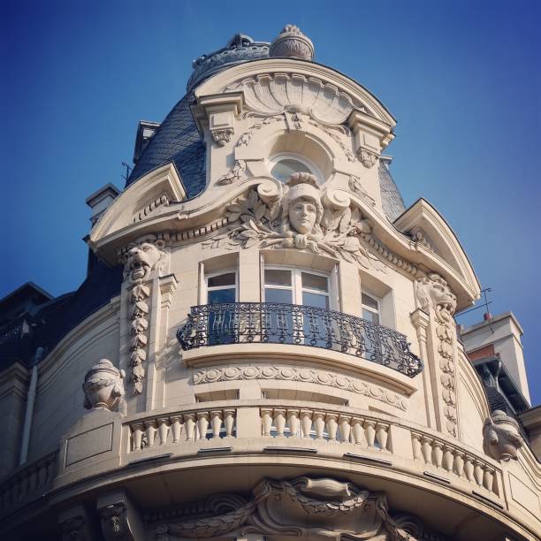 istock Parisienne building and architectural details 1151939797