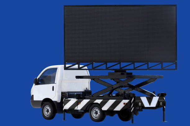 背景ダークブルーに分離された看板広告のための車の led パネルのビルボード - electronic billboard ストックフォトと画像