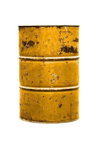 petróleo velho do tambor, amarelo ou ouro do petróleo do tambor isolado no branco do fundo - oil slick pouring chemical oil - fotografias e filmes do acervo