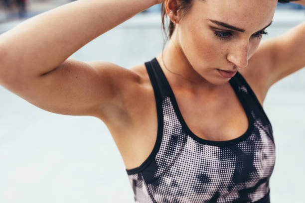 istock Sporty girl getting ready for workout 1151952486