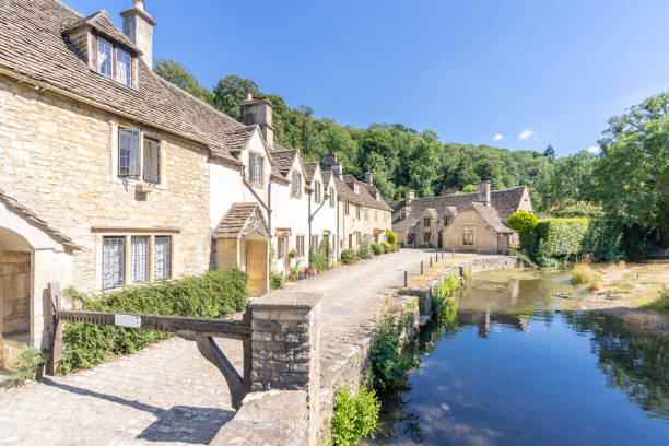 cotswolds villages in england uk - castle combe imagens e fotografias de stock