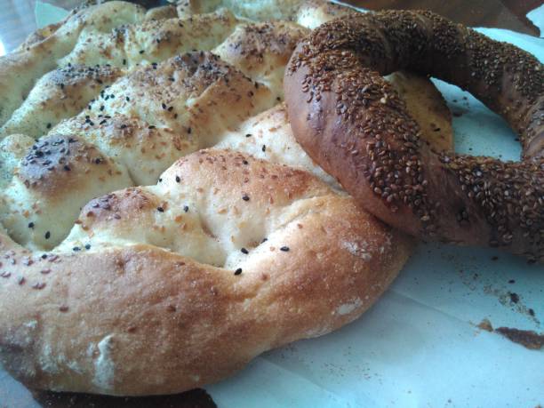 istock ramazan pidesi and turkish simit 1151986566