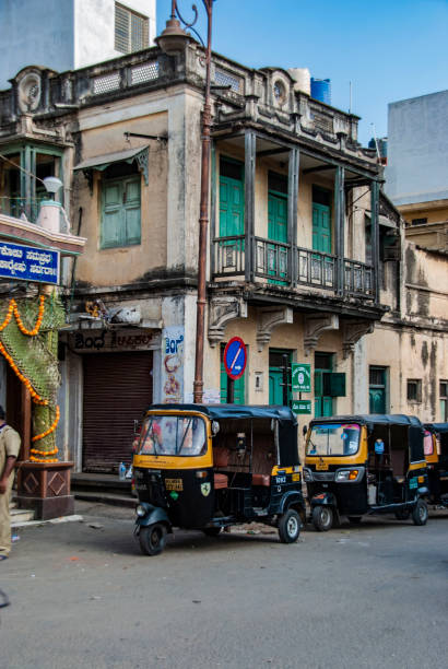 マイソールの伝統的な人力車、インド - indian ethnicity traditional culture architecture karnataka ストックフォトと画像