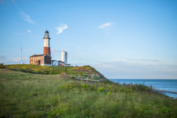 몬 턱 등 대와 항구 - the hamptons long island lighthouse 뉴스 사진 이미지