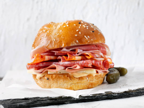 sandwich de deli italiano en un bollo de brioche - prosciutto fotografías e imágenes de stock