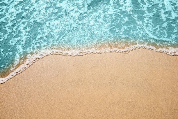 soft wave of turquoise sea water on the sandy beach. close-up and directly above photographed - southern usa sand textured photography imagens e fotografias de stock