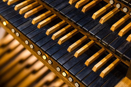 Pipe organ keyboard