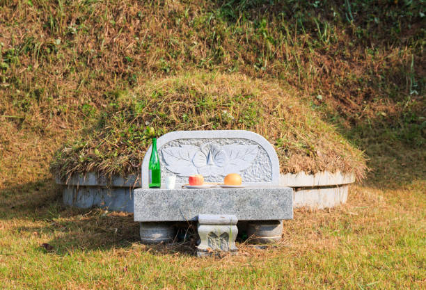 istock Korean gravesite with some food 1152030925