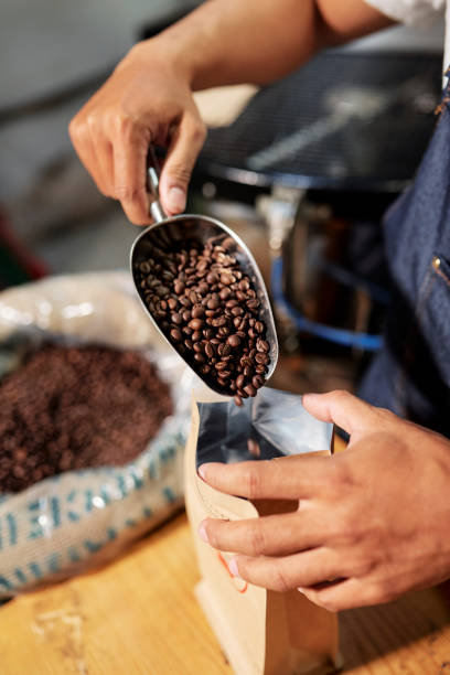 istock Packing coffee beans in the shop 1152035712